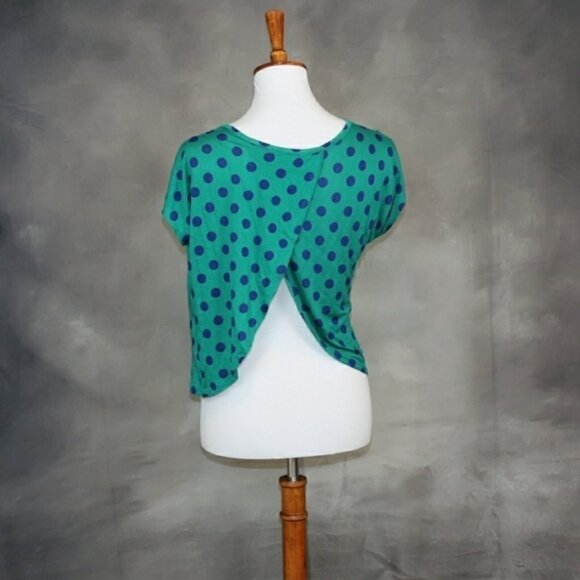 NWOT Eage crop top with a split back L - Picture 2 of 4